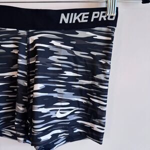 Womens Nike Pro 3" Haze Compression Shorts Black/White Camouflage Size Med EUC